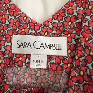 Great shape Sara Campbell sleeveless top, Aline.